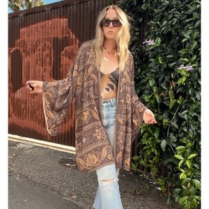 Novella Royale Hitchhiker Kimono